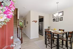 718 Wickham Ridge Rd, Apex, NC 27539 - Photo 2