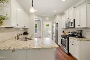 1304 Golden Bluff Ln, Fuquay Varina, NC 27526 - Photo 12