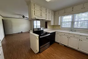 306 E 1st St, Kenly, NC 27542 - Photo 4
