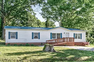 300 E Hemp St, Robbins, NC 27325 - Photo 2