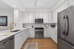 789 Crabtree Crossing Pkwy, Cary, NC 27513 - Photo 4