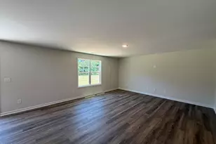 172 Baxley Dr, Dunn, NC 28334 - Photo 2