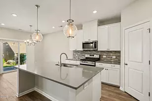 105 Blue Hydrangea Ln, Holly Springs, NC 27540 - Photo 2