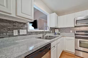 3027 Maple Ave, Burlington, NC 27215 - Photo 10