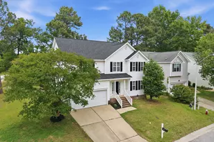 815 Brookhannah Ct, Fuquay Varina, NC 27526 - Photo 2
