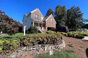 201 Tecumseh Ct, Cary, NC 27513 - Photo 2