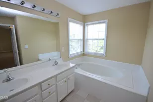 201 Tecumseh Ct, Cary, NC 27513 - Photo 28