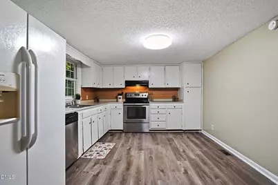 204 W Hill Street, Benson, NC 27504 - Photo 8