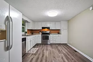204 W Hill St, Benson, NC 27504 - Photo 8