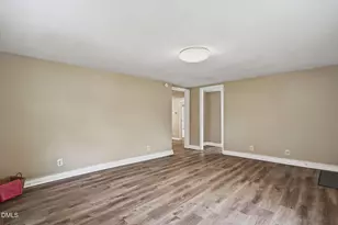 204 W Hill St, Benson, NC 27504 - Photo 4