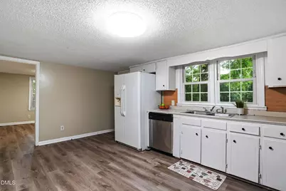 204 W Hill Street, Benson, NC 27504 - Photo 10