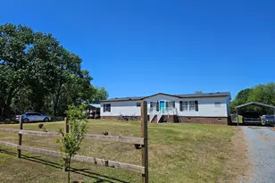 87 E Williams St, Coats, NC 27521 - Photo 2