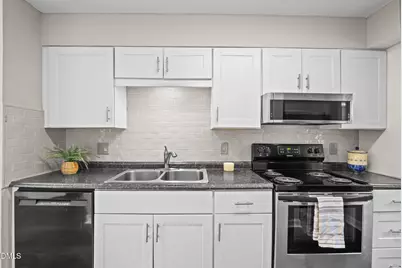 2500 Avent Ferry Road #201, Raleigh, NC 27606 - Photo 2
