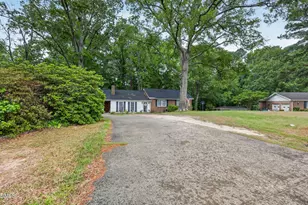 118 Castle Cir, Smithfield, NC 27577 - Photo 8
