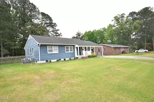 1011 S 1st St, Smithfield, NC 27577 - Photo 2
