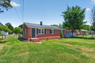 407 E Pearsall St, Dunn, NC 28334 - Photo 2