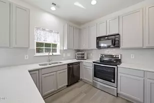104 Saltybrook Ln, Holly Springs, NC 27540 - Photo 2