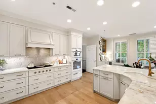 2801 Glenwood Gardens Ln, Raleigh, NC 27608 - Photo 8