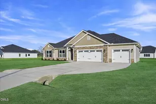 104 Manchester Ct, La Grange, NC 28551 - Photo 2