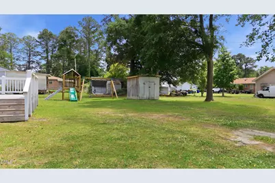 104 E Caroline Avenue, Smithfield, NC 27577 - Photo 32