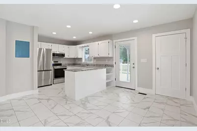 104 E Caroline Avenue, Smithfield, NC 27577 - Photo 8