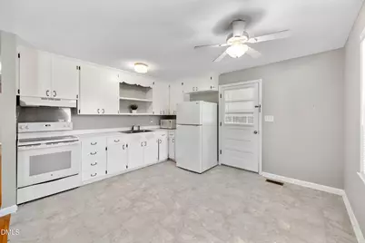 207 Centre Street, Tarboro, NC 27886 - Photo 6