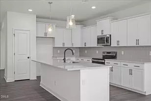 1404 Green Cypress Dr, Zebulon, NC 27597 - Photo 8