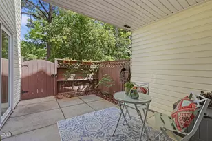 411 Summerwalk Cir, Chapel Hill, NC 27517 - Photo 4