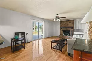 101 E Wilson St, Smithfield, NC 27577 - Photo 8