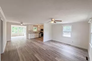 415 Buie Ct, Fayetteville, NC 28304 - Photo 2