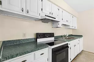 813 Rosemary St, Erwin, NC 28339 - Photo 6
