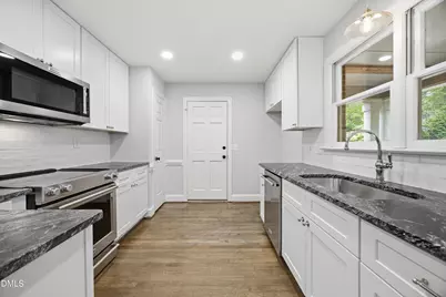 2204 Oxford Hills Drive, Raleigh, NC 27608 - Photo 14