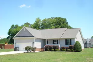 167 Courtney Ln, Dunn, NC 28334 - Photo 2