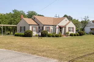 610 N Lincoln St, Benson, NC 27504 - Photo 2