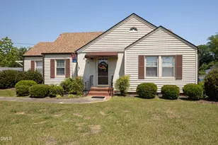 610 N Lincoln St, Benson, NC 27504 - Photo 1
