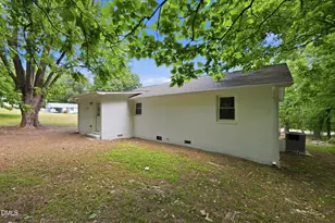707 Dickens St, Roxboro, NC 27573 - Photo 12