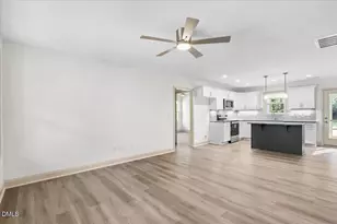 305 N West St, Roseboro, NC 28382 - Photo 12