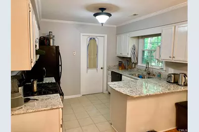 102 Chevron Circle, Cary, NC 27513 - Photo 4