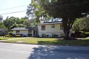1607 Lake Shore Dr, Dunn, NC 28334 - Photo 2