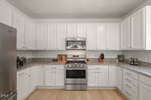 120 Wellspring Dr, Holly Springs, NC 27540 - Photo 8