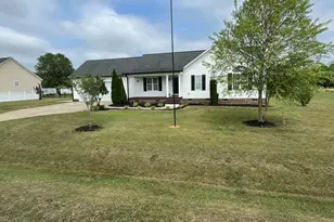 105 JJ Dr, Benson, NC 27504 - Photo 2