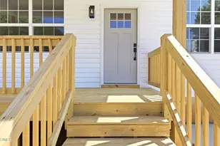 924 E Davis St, Burlington, NC 27215 - Photo 2