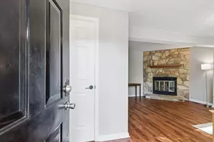 819 Genford Ct, Raleigh, NC 27609 - Photo 2