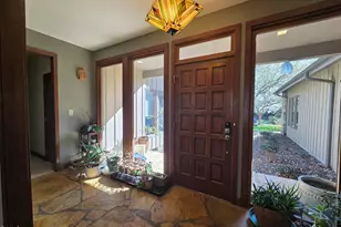10 Kendall Dr, Chapel Hill, NC 27517 - Photo 4