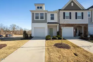 11 Wildflower Cir, Clayton, NC 27520 - Photo 2
