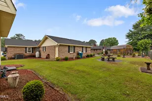 303 Chaucer Ct, Dunn, NC 28334 - Photo 4