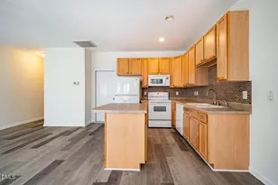 245 Plaza Dr, Chapel Hill, NC 27517 - Photo 10