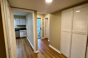 923 Hampshire Ct, Cary, NC 27511 - Photo 2