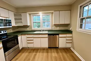 923 Hampshire Ct, Cary, NC 27511 - Photo 8