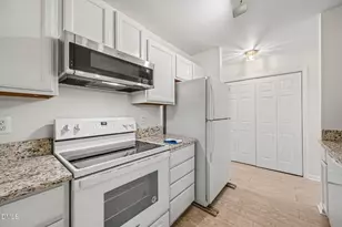 302 Standish Dr, Chapel Hill, NC 27517 - Photo 10